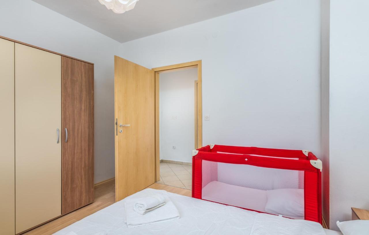 Apartments Miokovic Соліне Екстер'єр фото