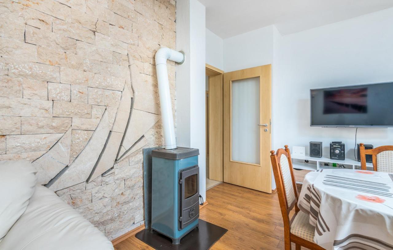 Apartments Miokovic Соліне Екстер'єр фото