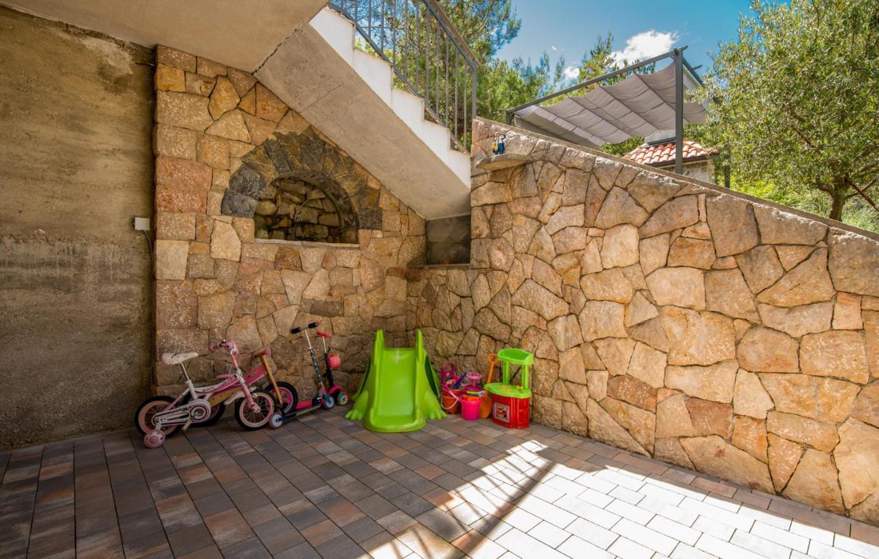 Apartments Miokovic Соліне Екстер'єр фото