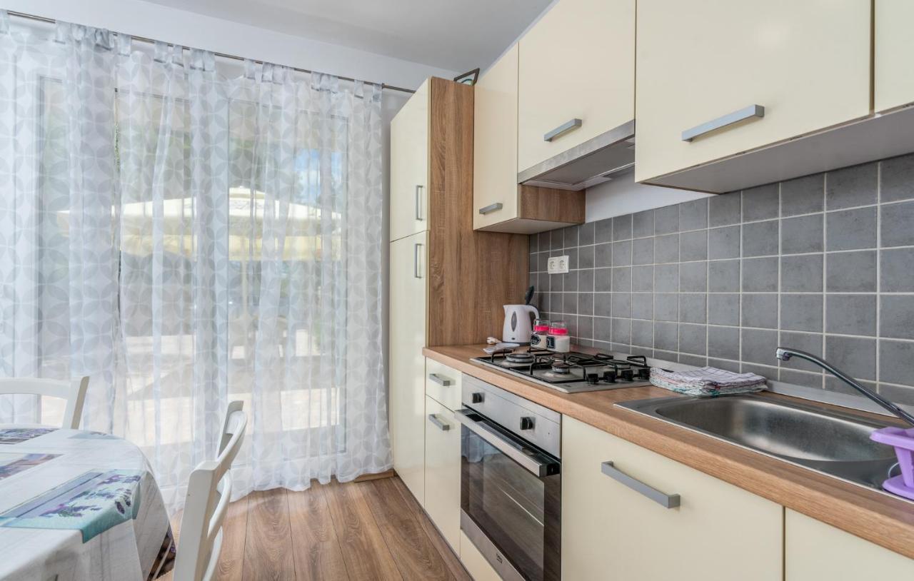 Apartments Miokovic Соліне Екстер'єр фото