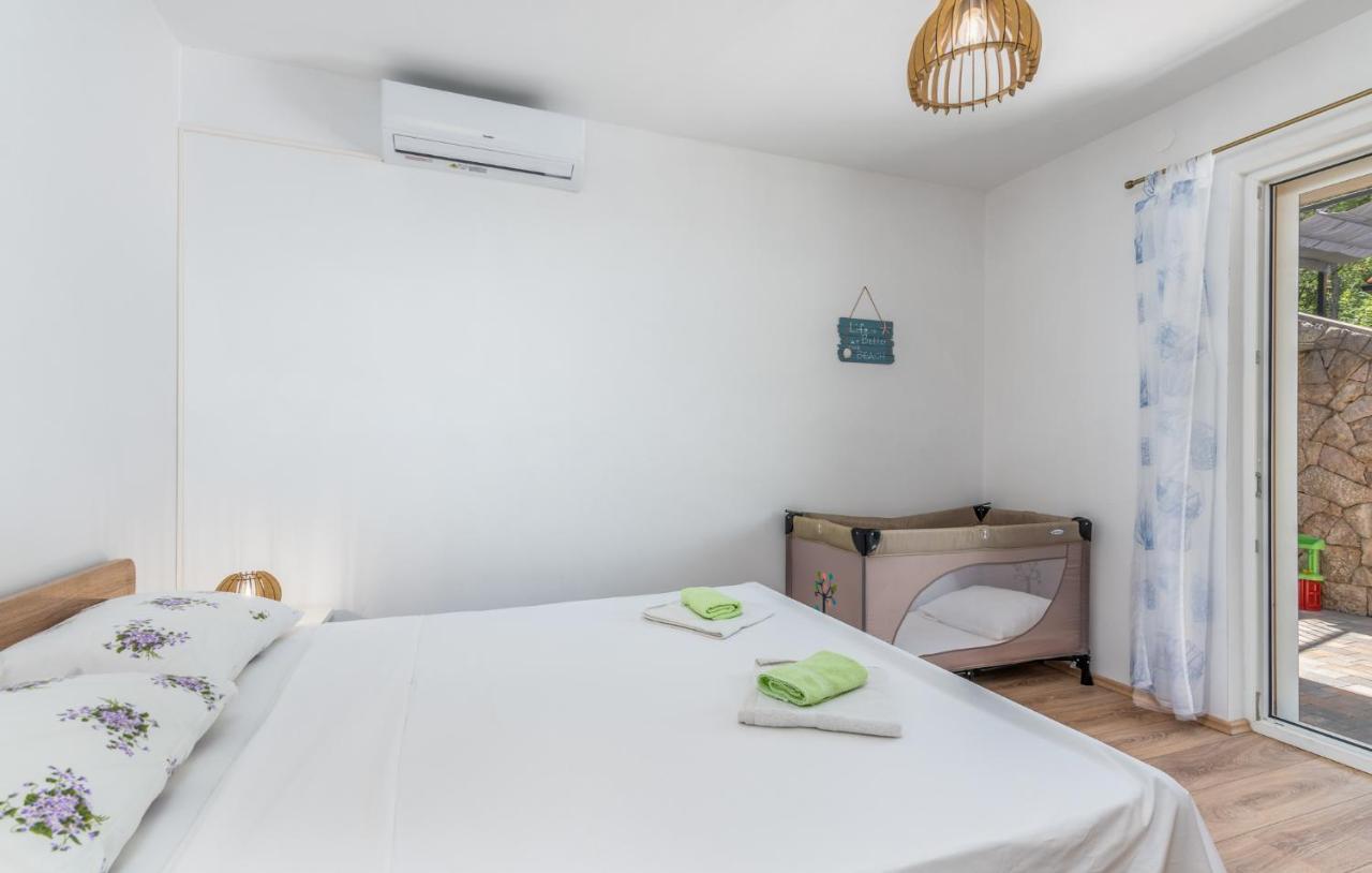 Apartments Miokovic Соліне Екстер'єр фото