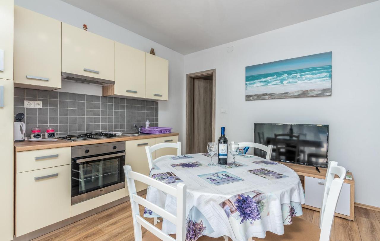 Apartments Miokovic Соліне Екстер'єр фото